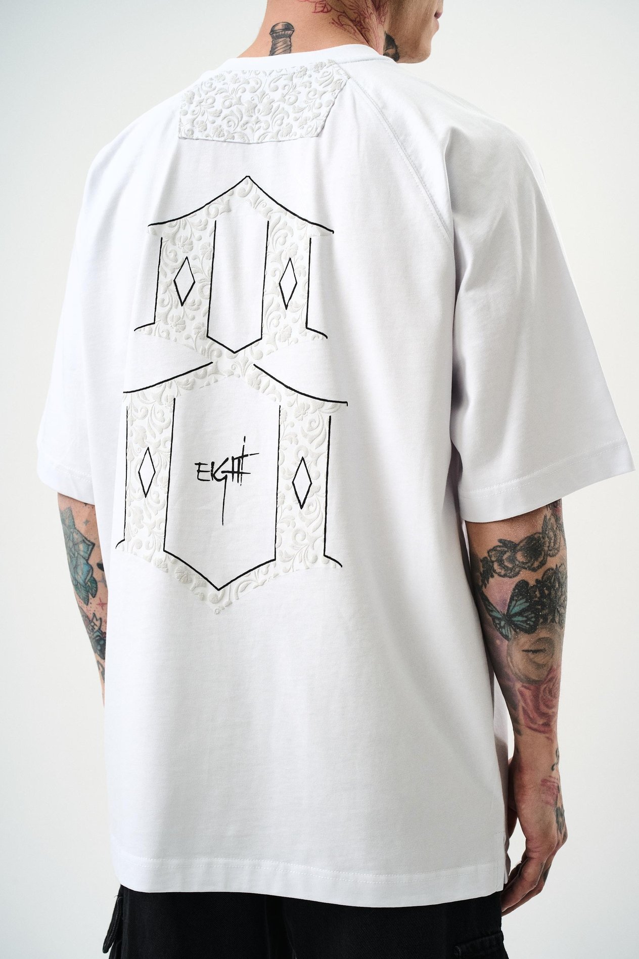 Eight Kabartma Baskılı Oversize T-shirt Beyaz