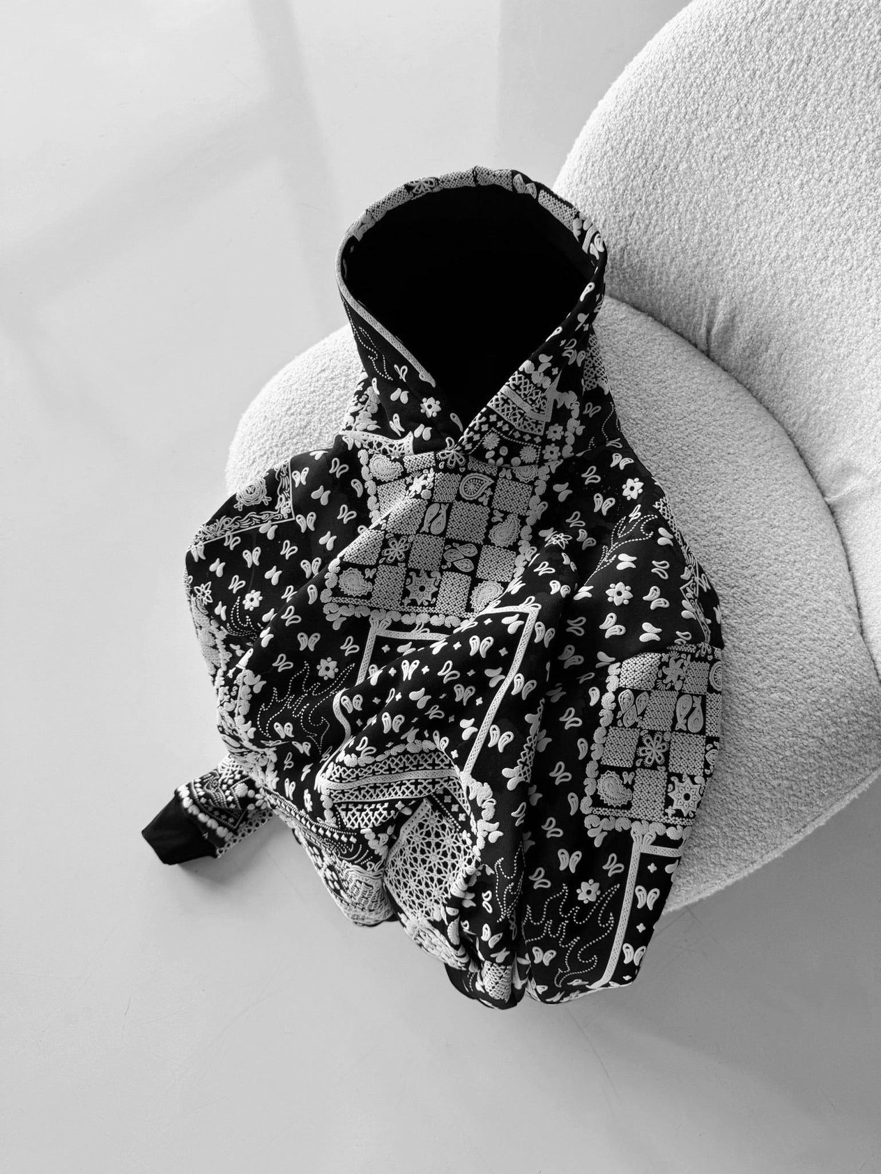 ETNİK DESENLİ HOODIE SİYAH