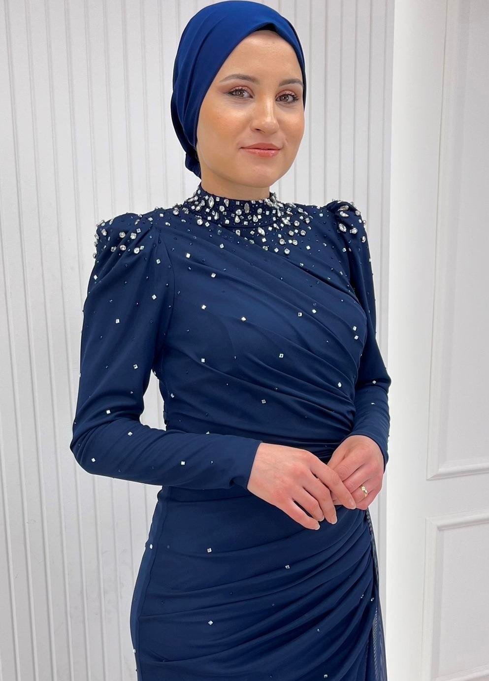 Lacivert Komple Drapeli Yandan Pelerinli Taş İşlemeli Tesettür Elbise