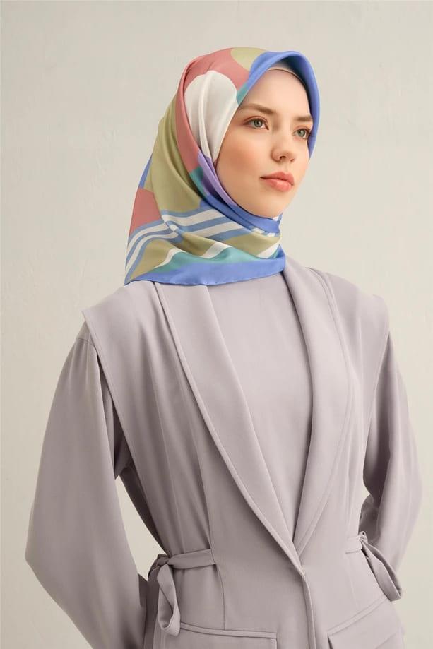 ARMİNE DESENLİ SAF İPEK TWİLL EŞARP 9313