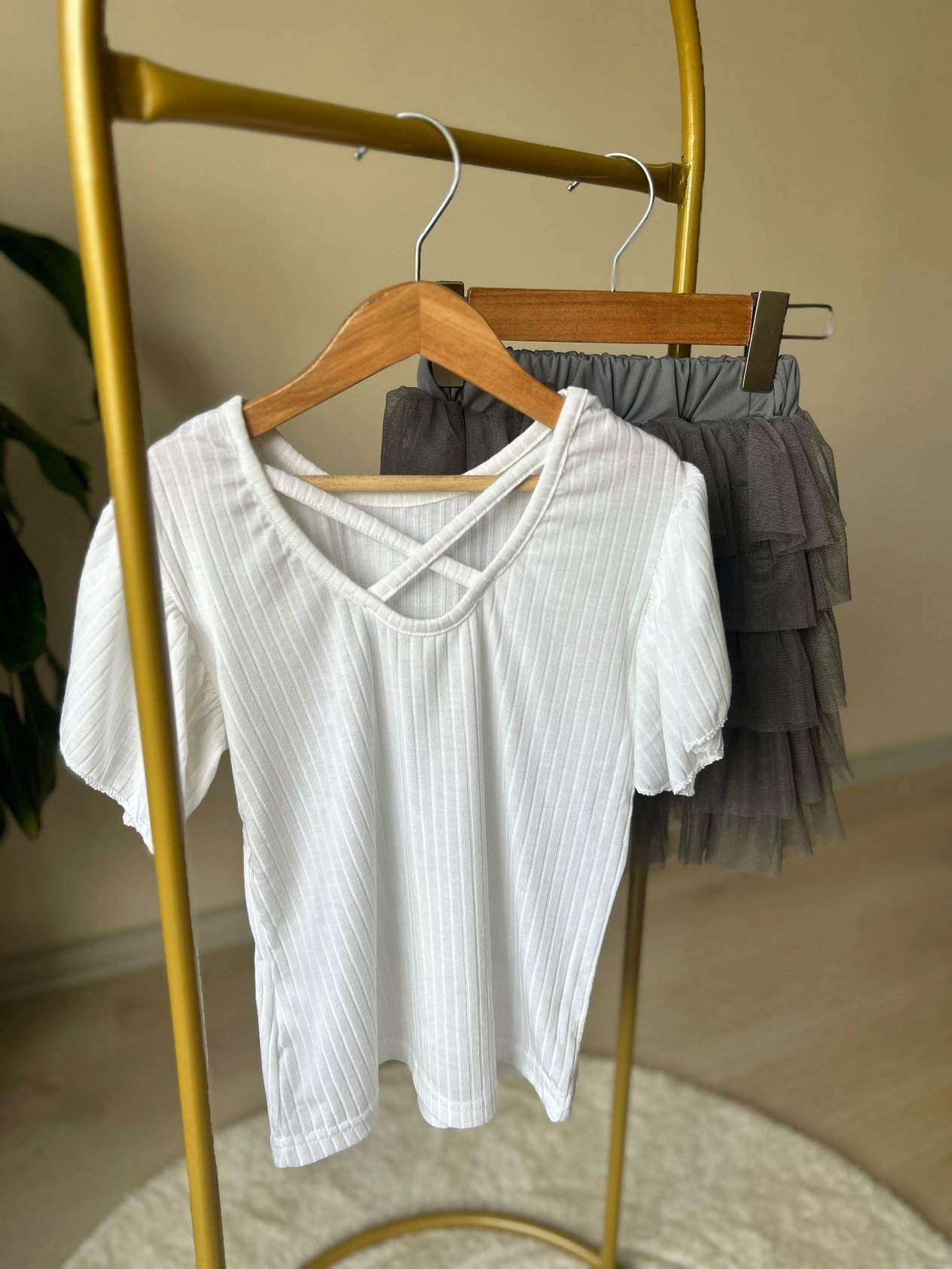 Antrasit Gri Tütülü Etek-Tshirt Takım