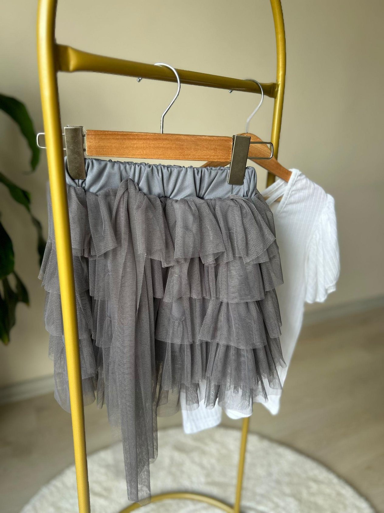 Antrasit Gri Tütülü Etek-Tshirt Takım
