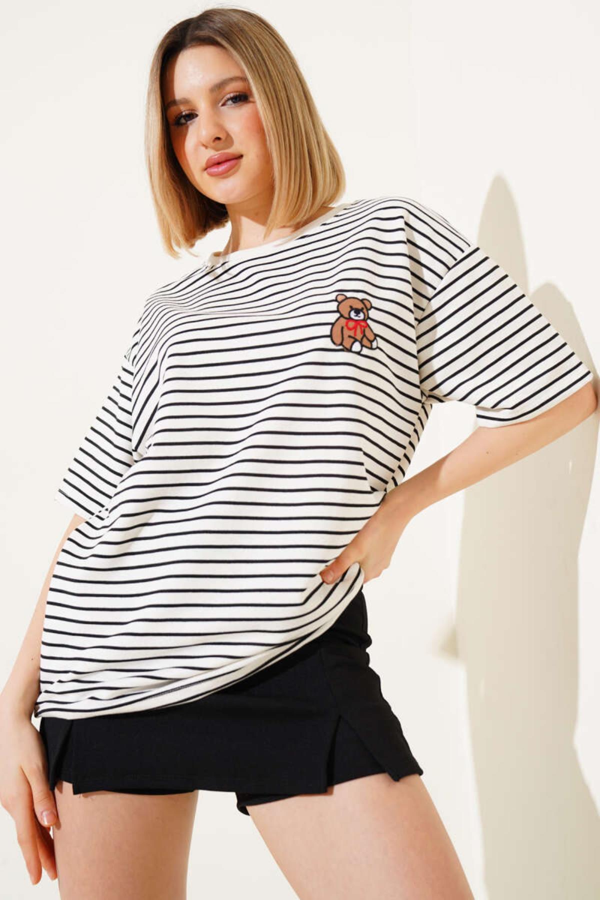 Ayıcık Nakışlı Çizgili Oversize TshirtKADIN T-SHİRT