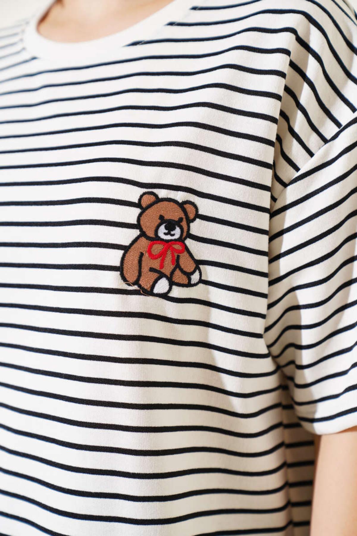Ayıcık Nakışlı Çizgili Oversize TshirtKADIN T-SHİRT