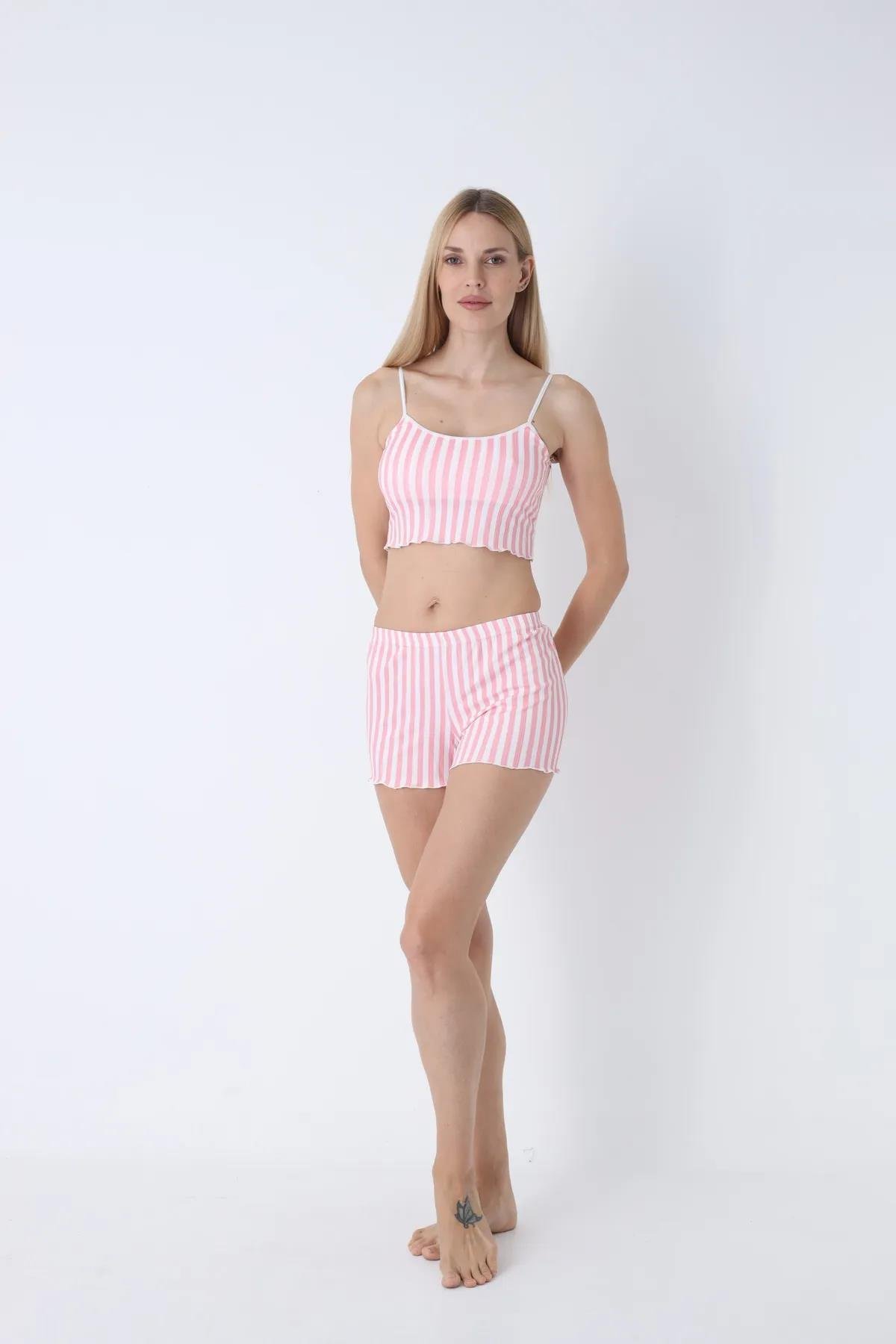 Çizgili Şortlu Pijama TakımıKADIN PİJAMA TAKIMI