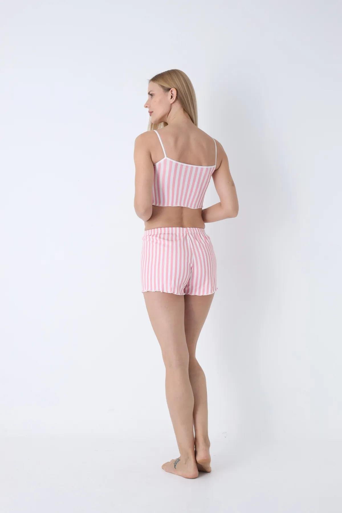 Çizgili Şortlu Pijama TakımıKADIN PİJAMA TAKIMI