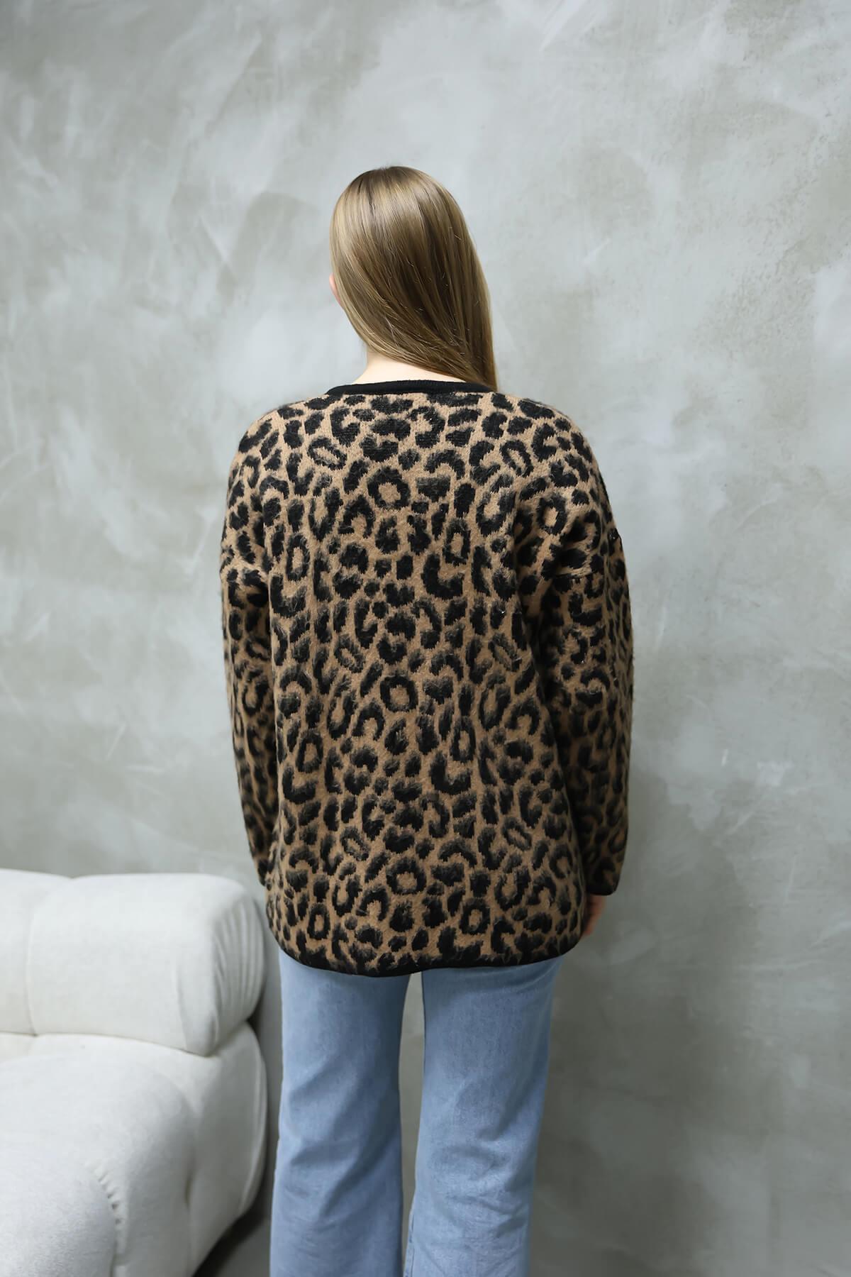 Düğmeli Leopar Desen HırkaKADIN HIRKA