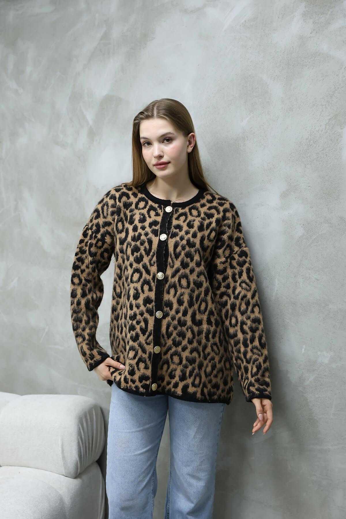 Düğmeli Leopar Desen HırkaKADIN HIRKA