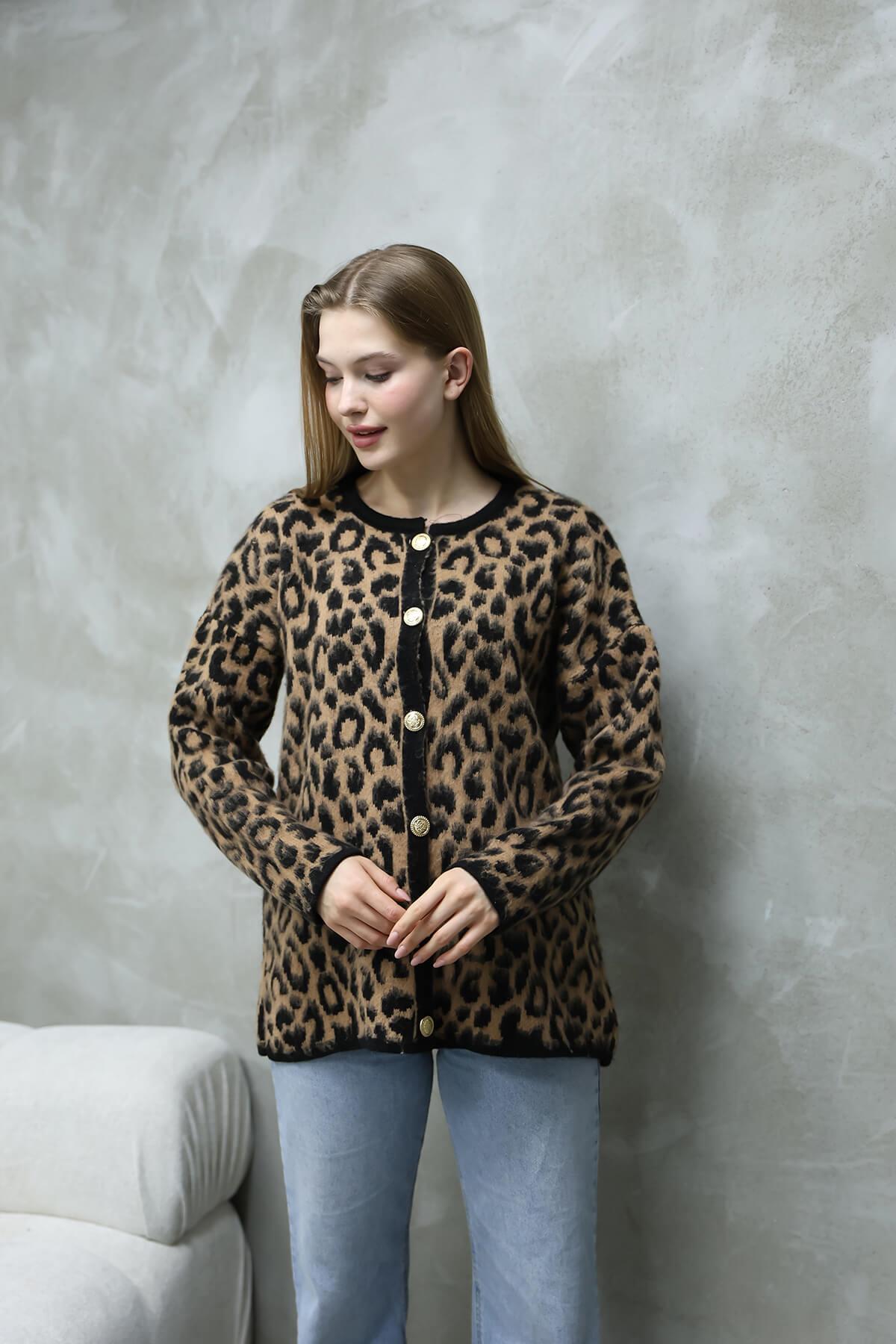 Düğmeli Leopar Desen HırkaKADIN HIRKA