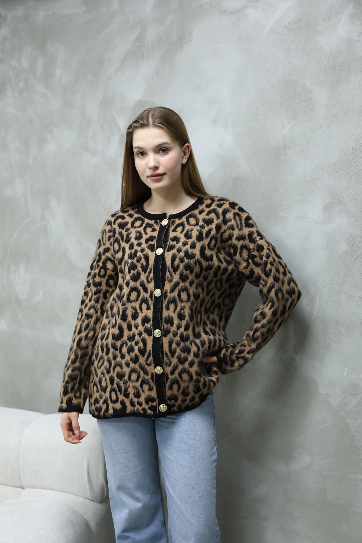Düğmeli Leopar Desen HırkaKADIN HIRKA