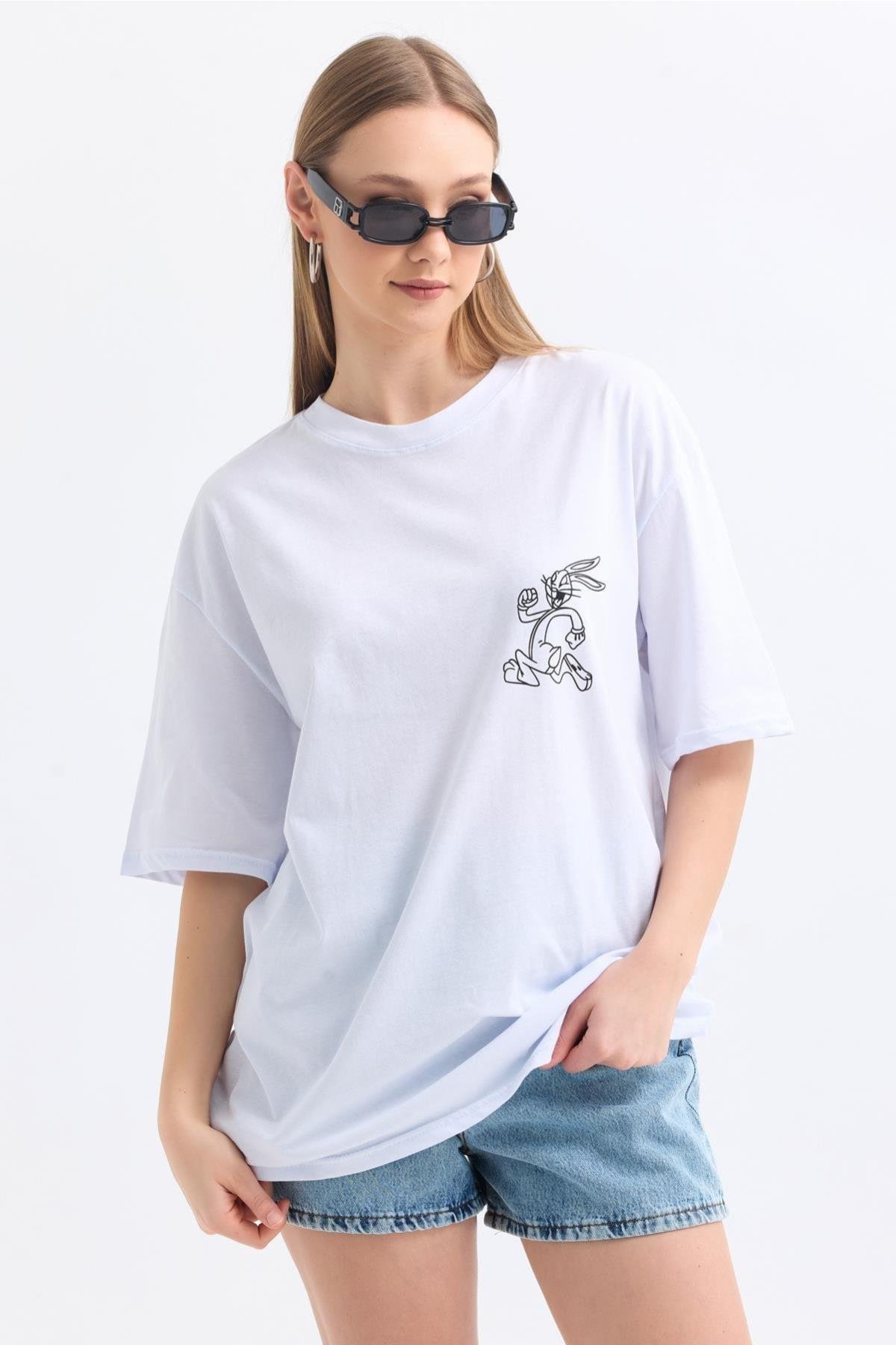 Önü ve Sırtı Buggs Bunny Baskılı TshirtKADIN T-SHİRT