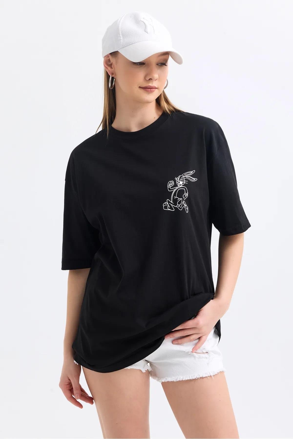 Önü ve Sırtı Buggs Bunny Baskılı TshirtKADIN T-SHİRT