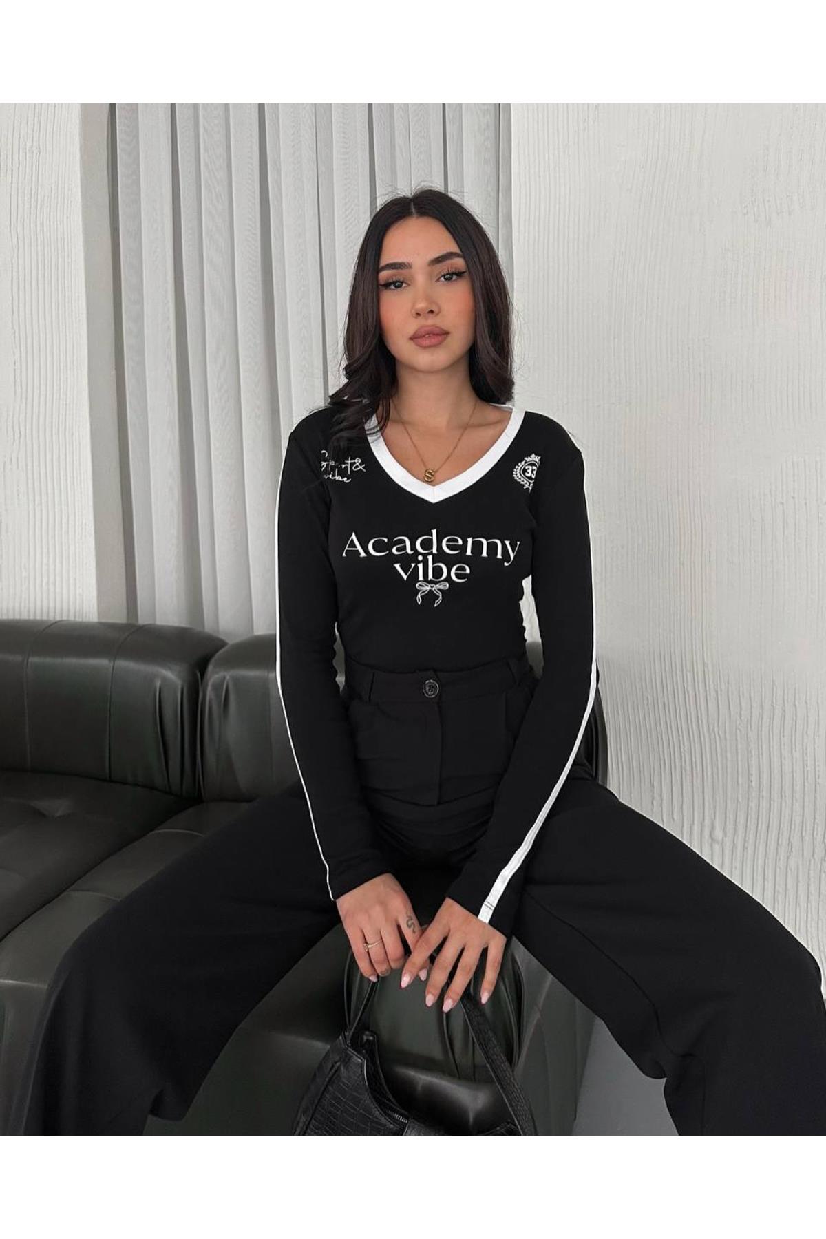 Önü Yazılı V Yaka CropKADIN BLUZ