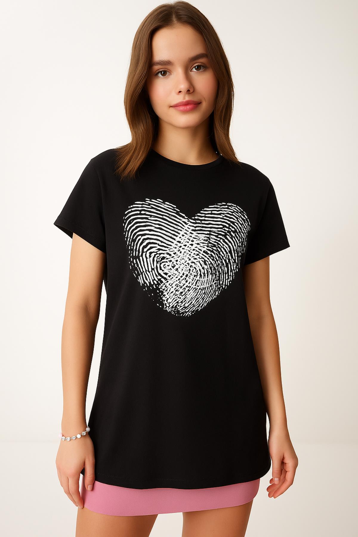 Parmak İzi Desen Kalpli Salaş TshirtKADIN T-SHİRT