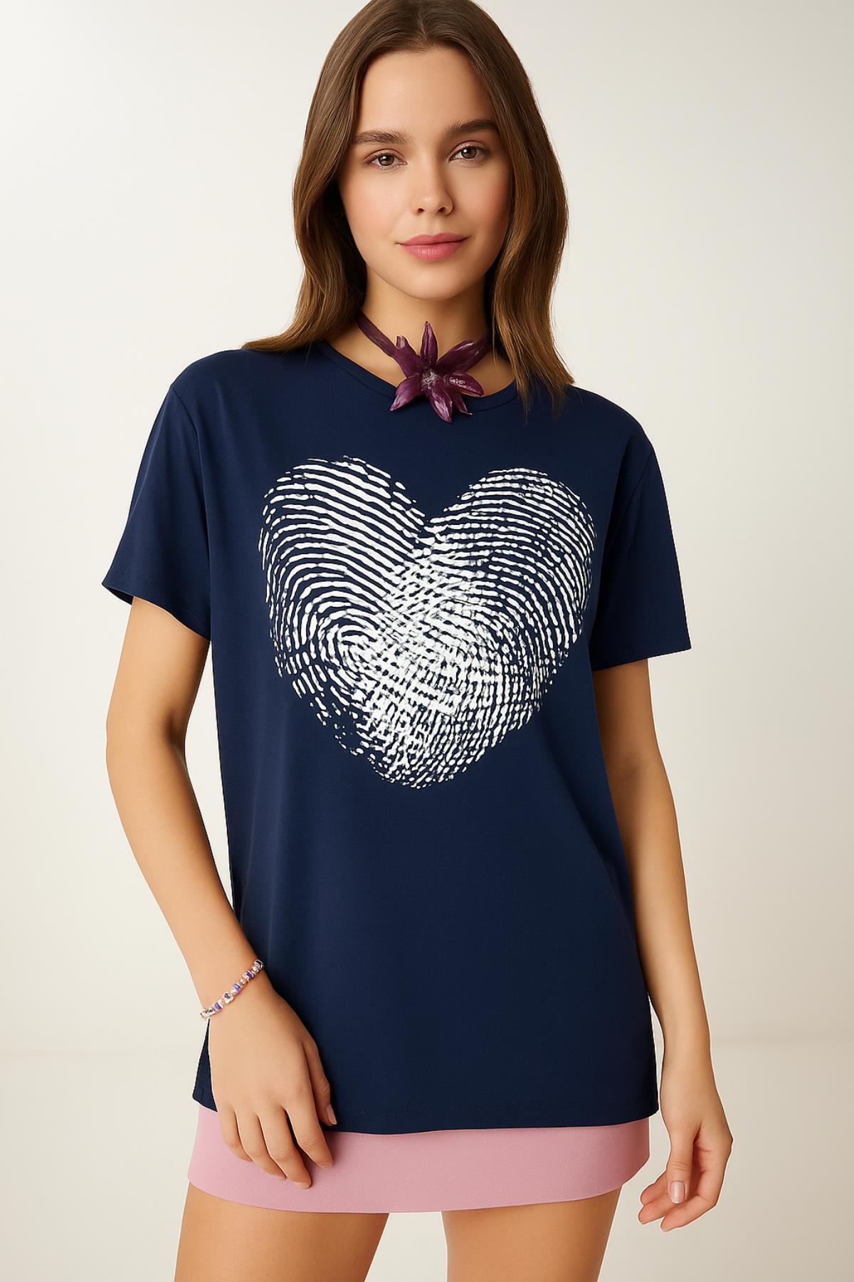 Parmak İzi Desen Kalpli Salaş TshirtKADIN T-SHİRT