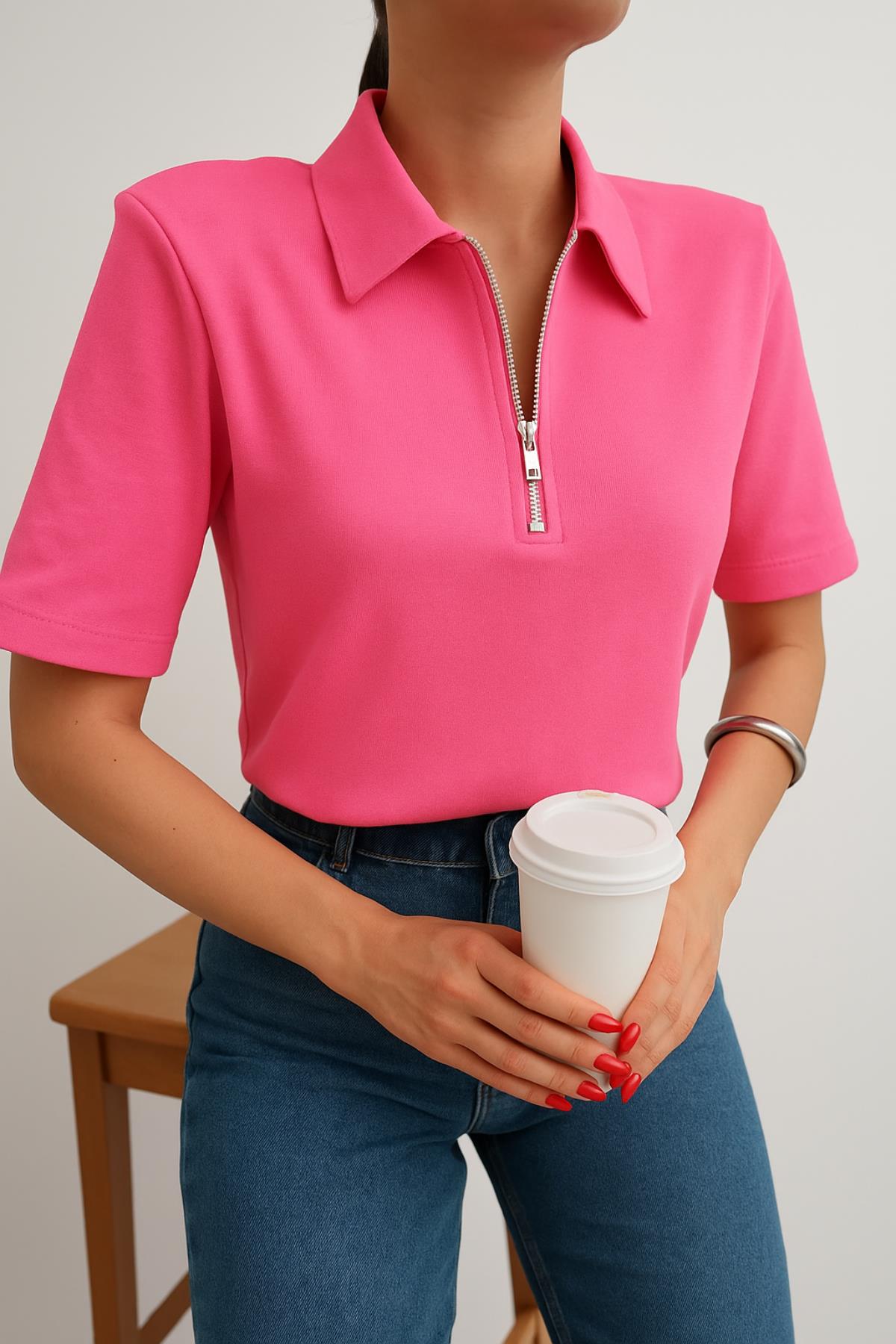 Polo Yaka Fermuarlı Vatkalı TshirtKADIN T-SHİRT