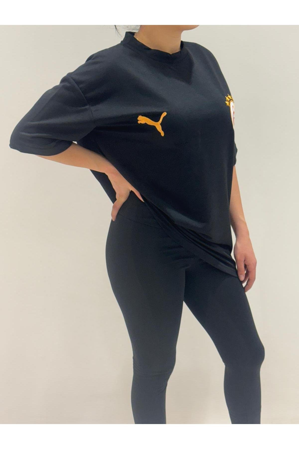 Taraftar Armalı Bisiklet Yaka TshirtKADIN T-SHİRT
