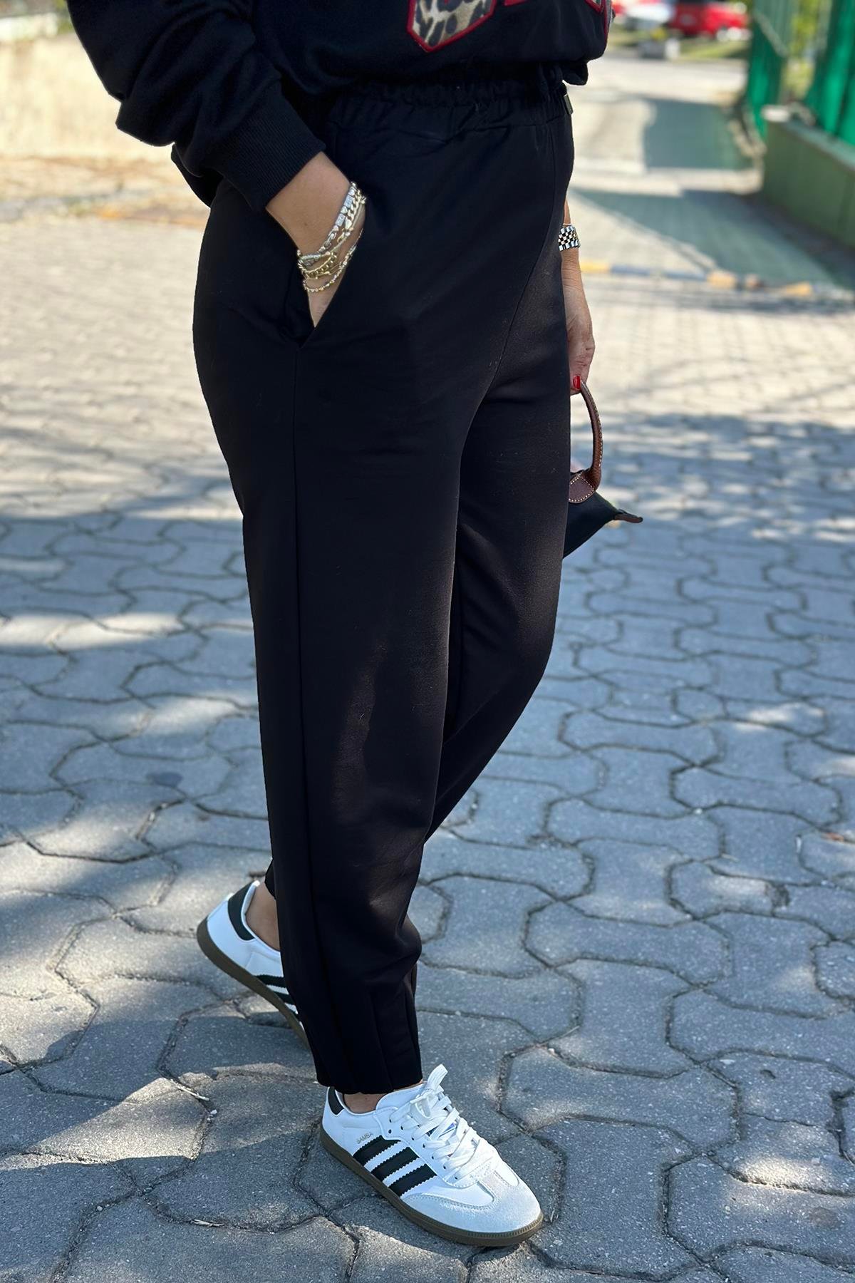 Paça Dikişi Beli Lastikli Penye Pantolon AK224058-SIYAH-S