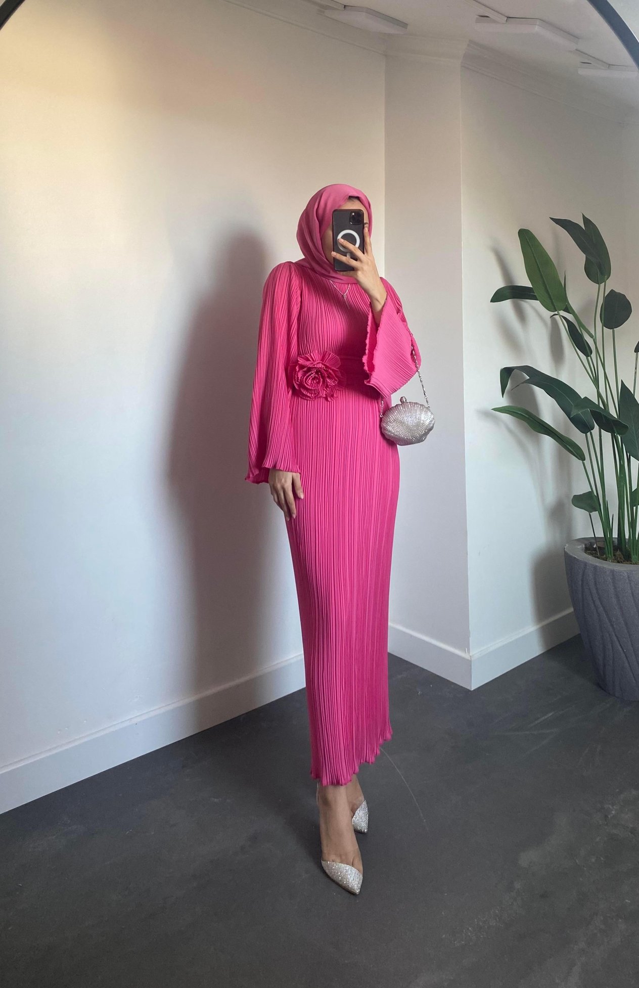 Gül Detaylı Pembe Elbise