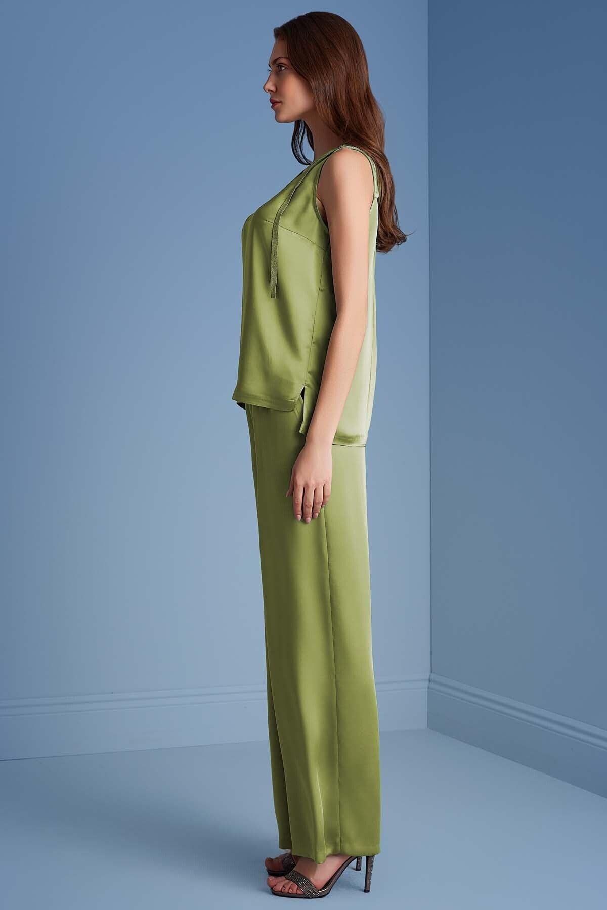 v-yaka-yesil-saten-bluz-a097f3.jpg