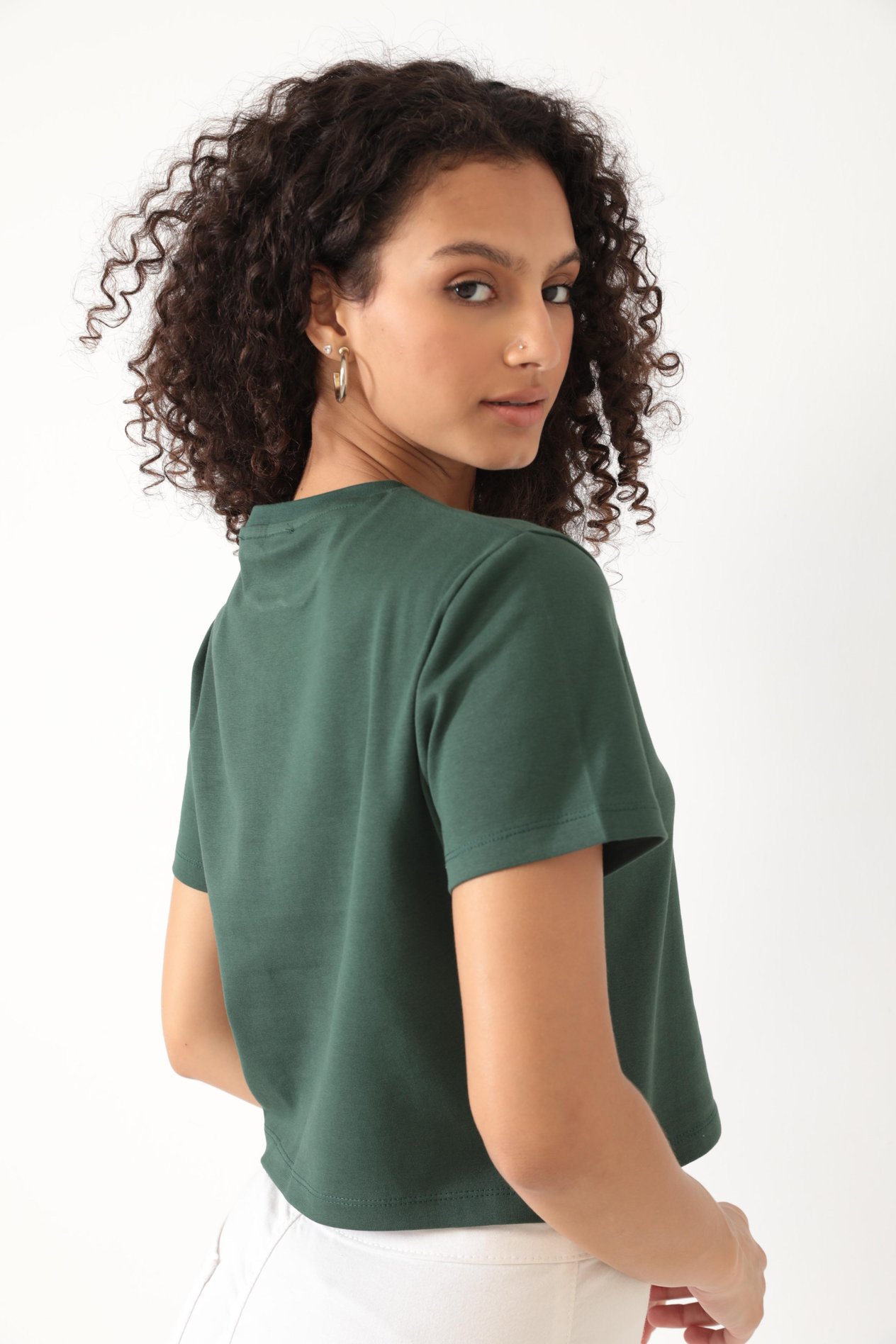 Amida Yeşil Omuzu Gül Nakışlı Basic Crop T-shirt- 2412