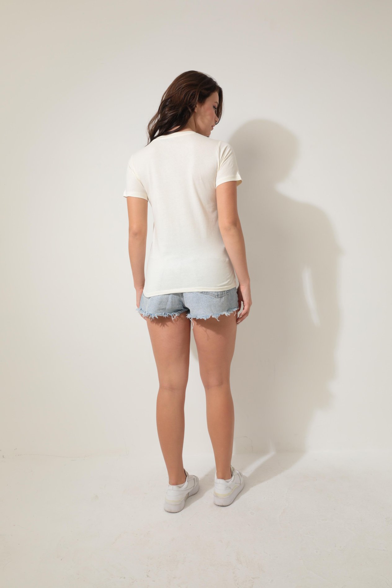 Ekru Omzu Nakışlı Bisiklet Yaka Kısa Kollu Kadın T-shirt- 2419