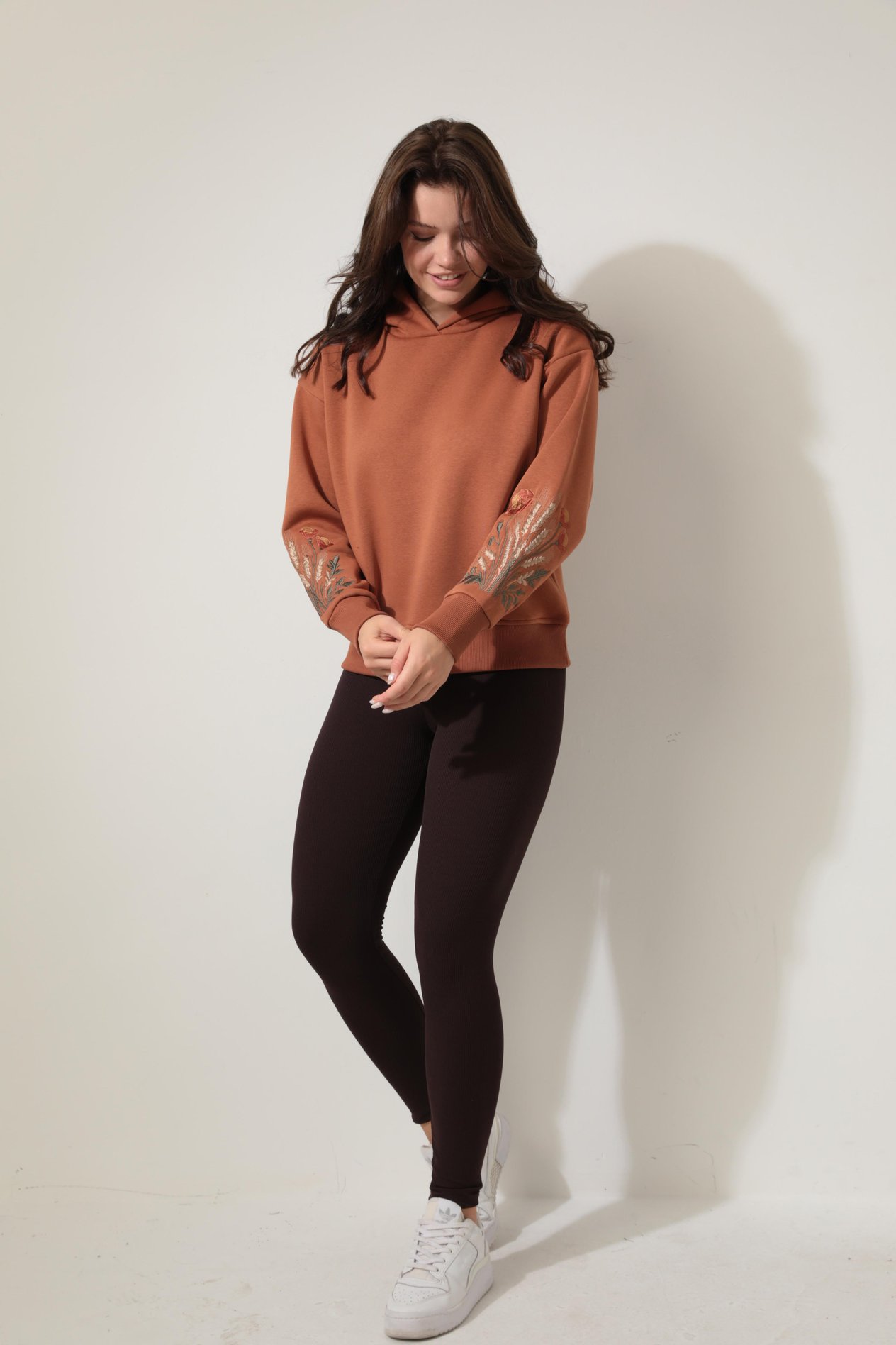 Kiremit Rengi Kolları Başak Nakışlı Kapüşonlu Sweatshirt - 2428