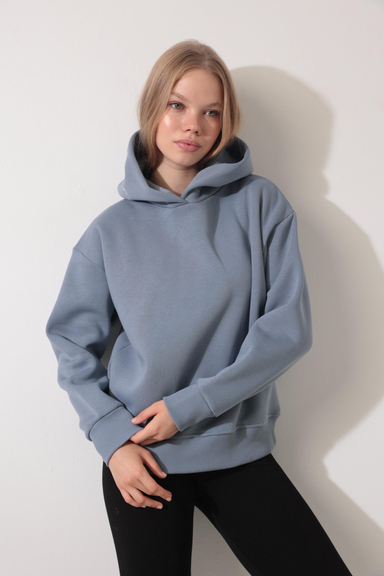 Mavi Sırtı ve Kapüşonu Ankakuşu Nakış İşlemeli Kapüşonlu Sweatshirt - 2437