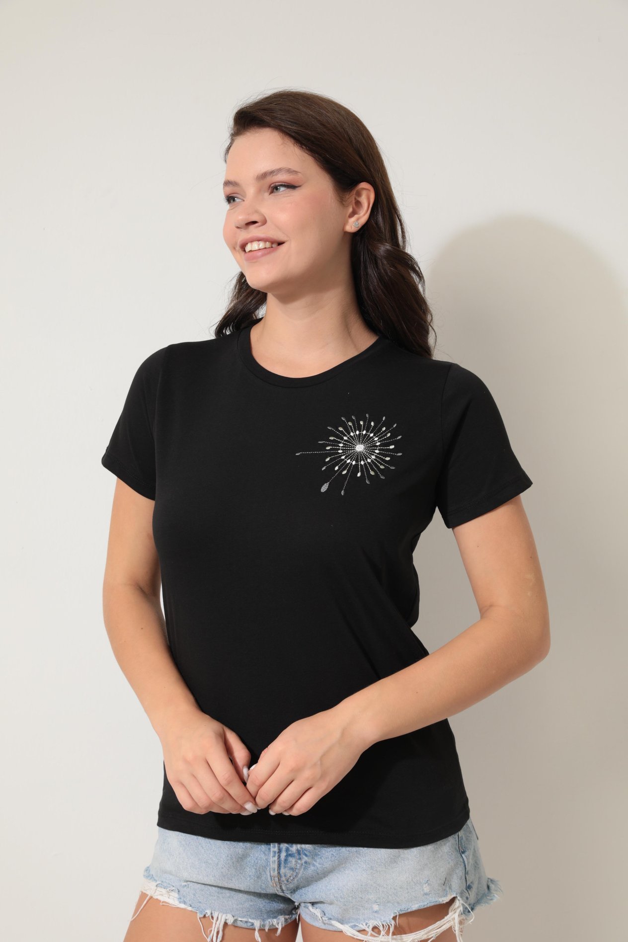 Omzu Nakışlı Bisiklet Yaka Kısa Kollu Kadın T-shirt- 2419