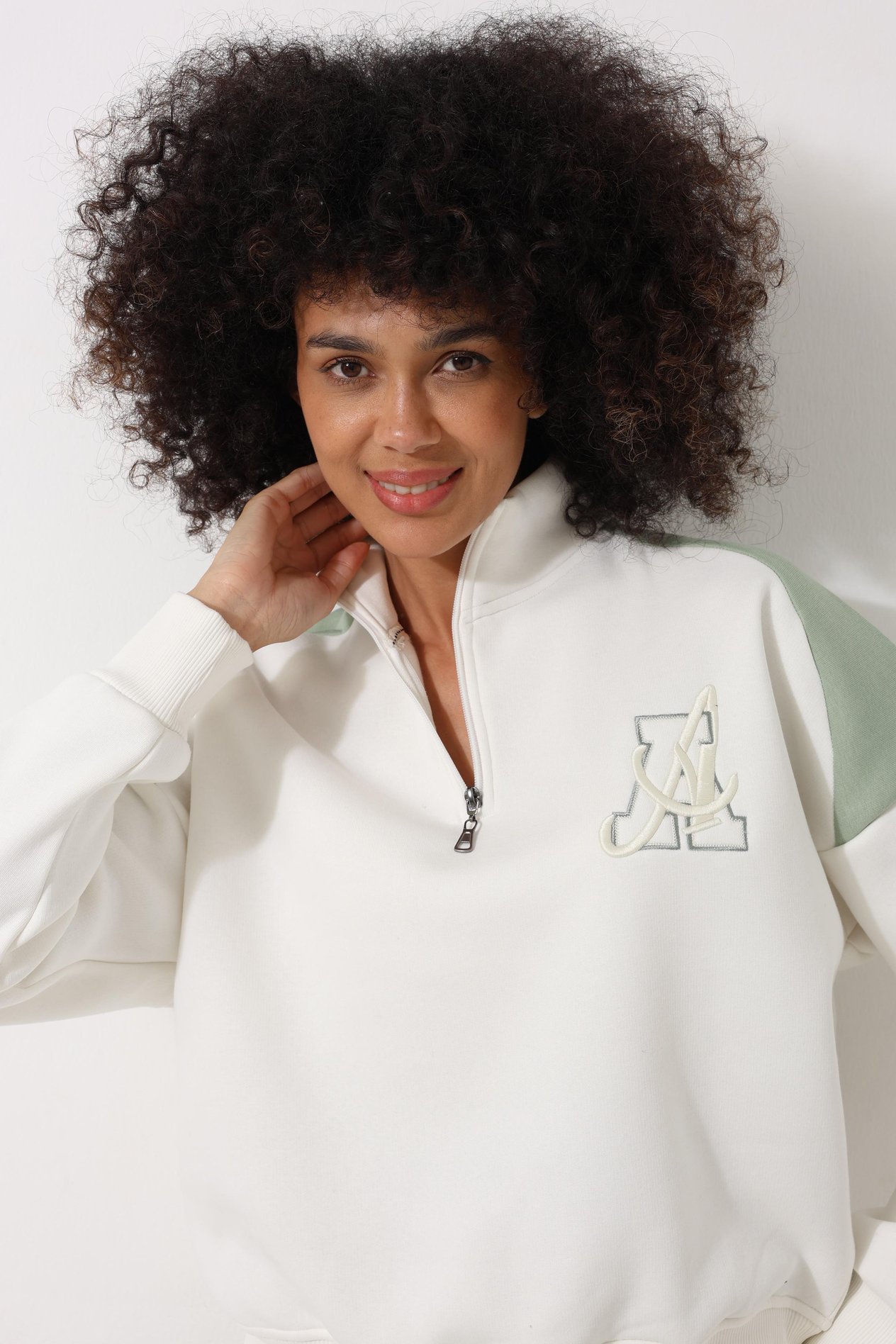 Yeşil Kadın Yarım Balıkçı Yaka Fermuarlı Blok Parçalı Nakış Detaylı Oversize Sweatshirt - 2451