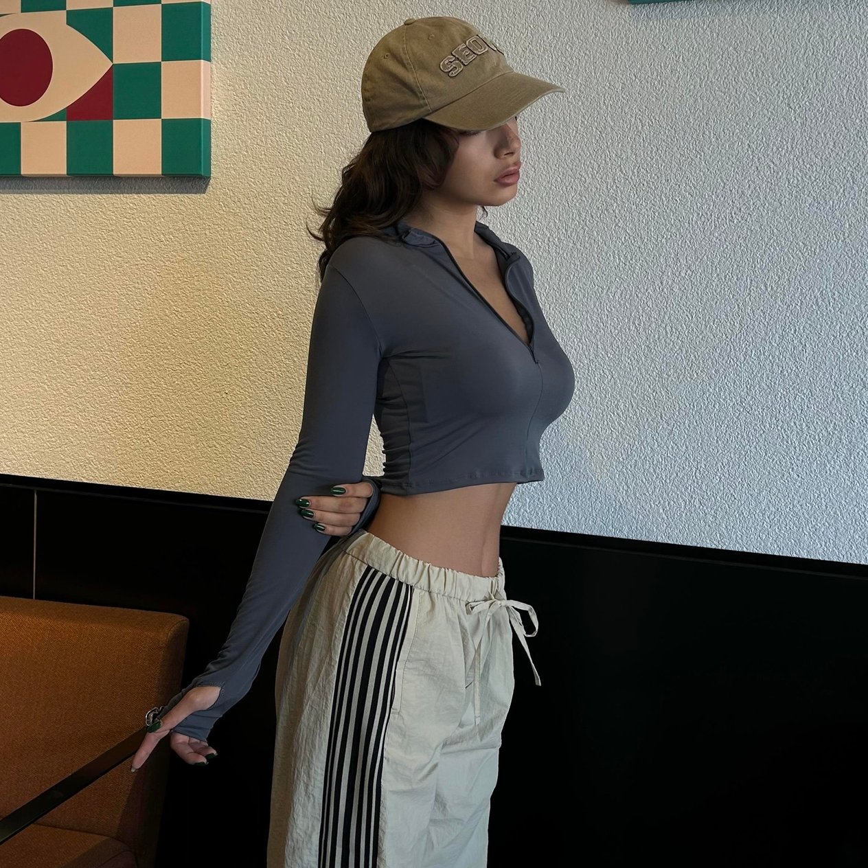 Düz Gri Balıkçı Yaka Yarım Fermuarlı Kesik Parmaklı Uzun Kollu Crop