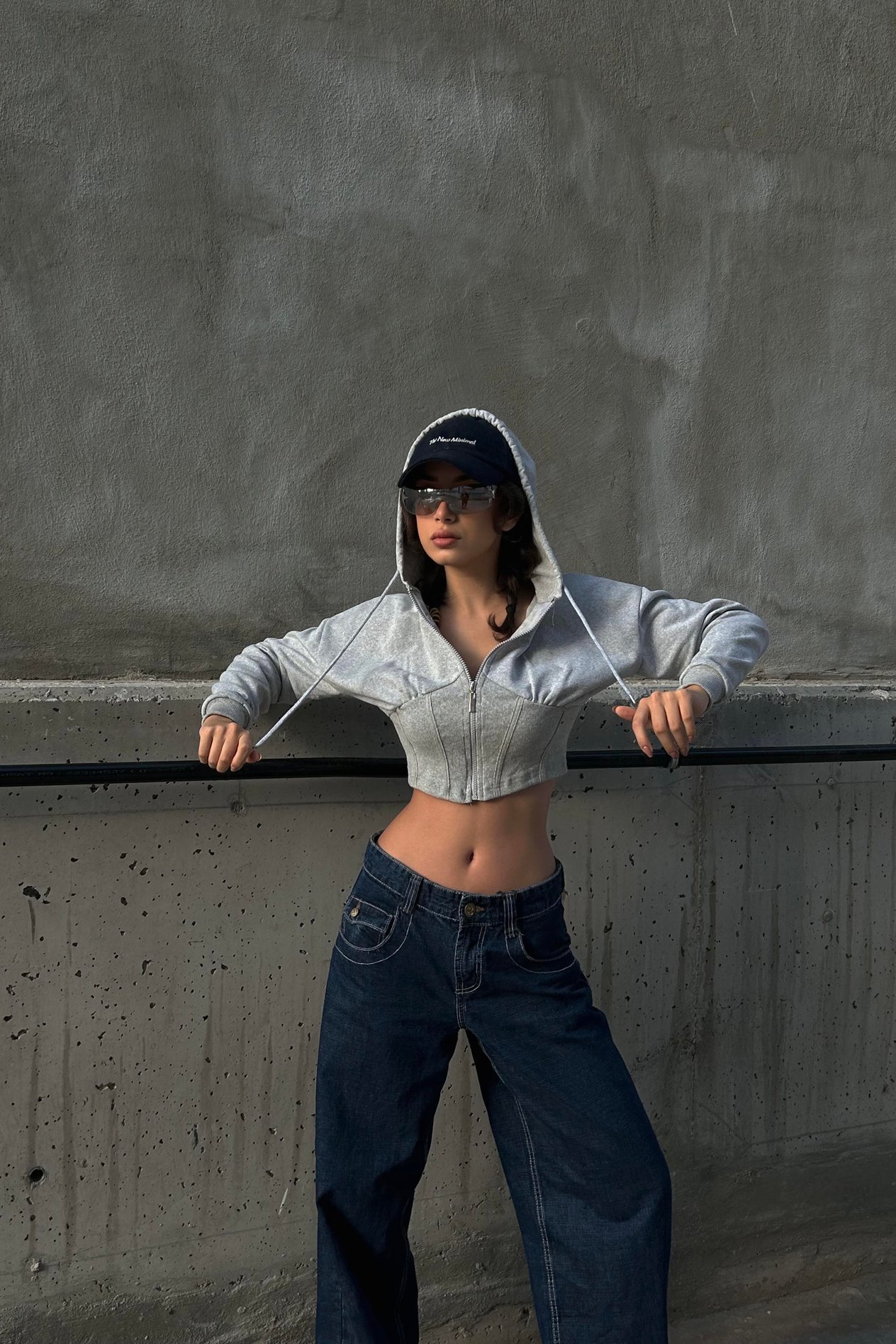 Gri Melanj Şeritli Crop Top Fermuarlı Kapüşonlu Sweatshirt