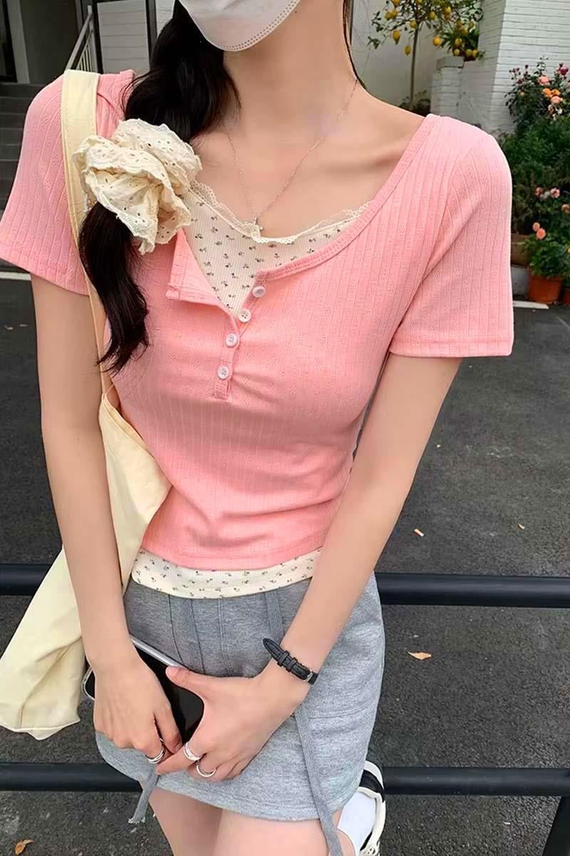 Pembe Düğmeli Ek Parçalı Kısa Kollu Crop