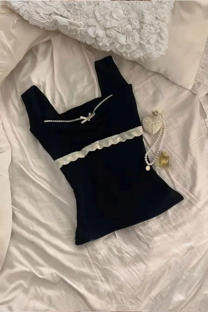 Siyah Dantel Yaka Kurdele Detaylı Askılı Crop