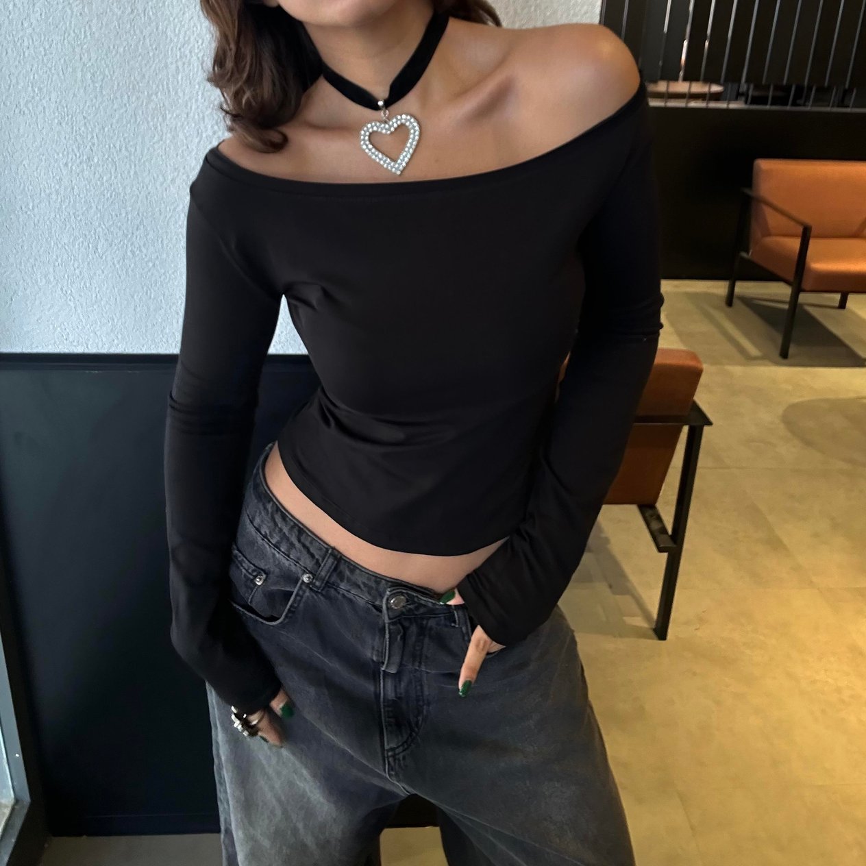 Siyah Madonna Yaka  Uzun Kollu Crop Bluz