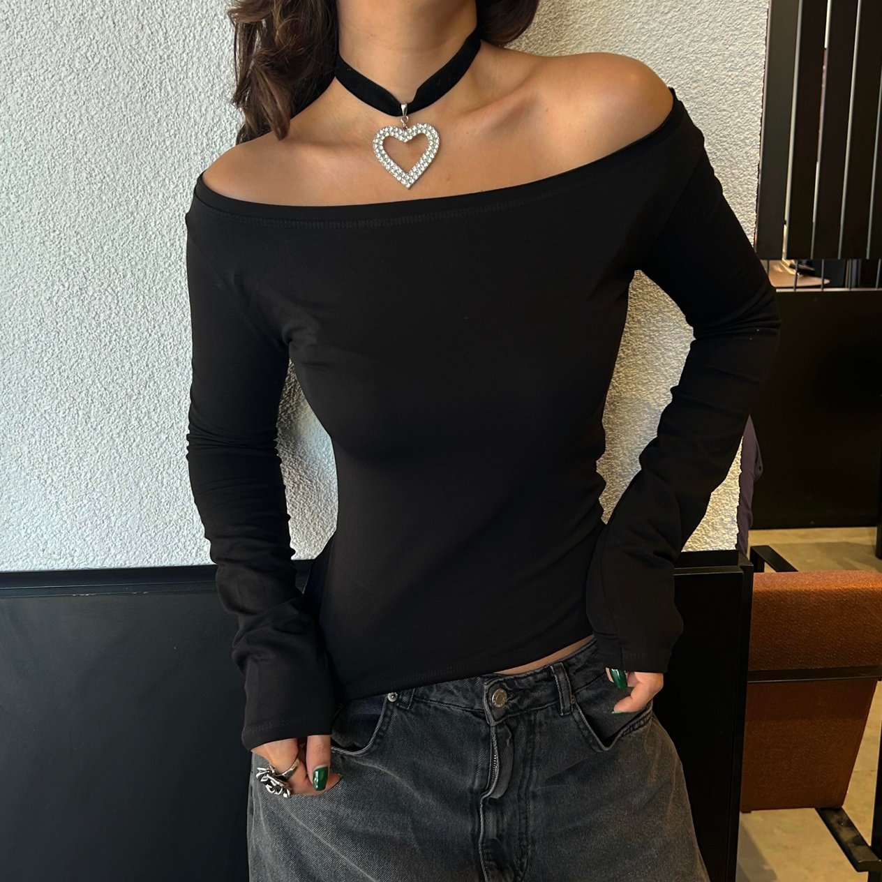 Siyah Madonna Yaka  Uzun Kollu Crop Bluz
