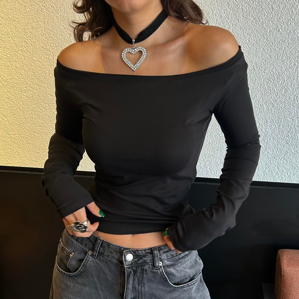 Siyah Madonna Yaka  Uzun Kollu Crop Bluz