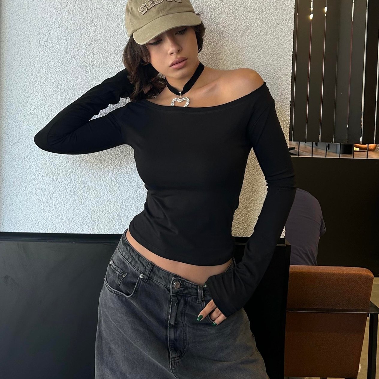 Siyah Madonna Yaka  Uzun Kollu Crop Bluz