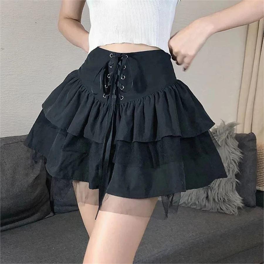 Tek Tarafı Kuşgözlü Tüllü Bağcıklı Siyah Gotik Etek