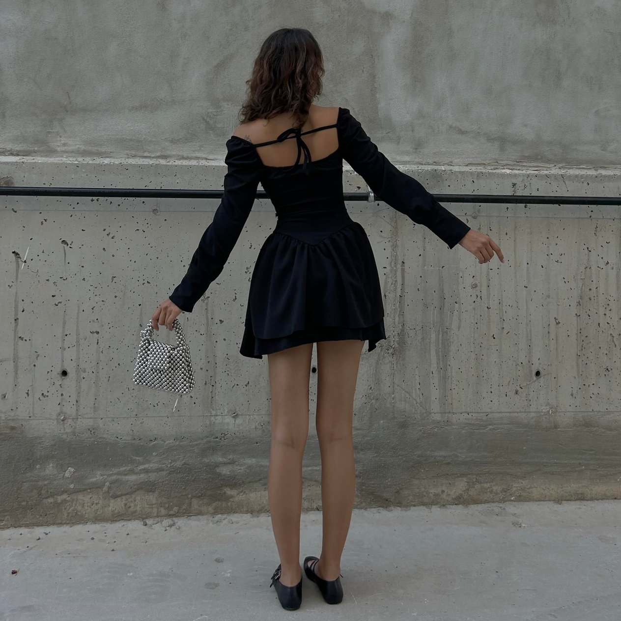 Yeni Siyah Mini Düğmeli Bağcıklı Uzun Kollu Elbise 