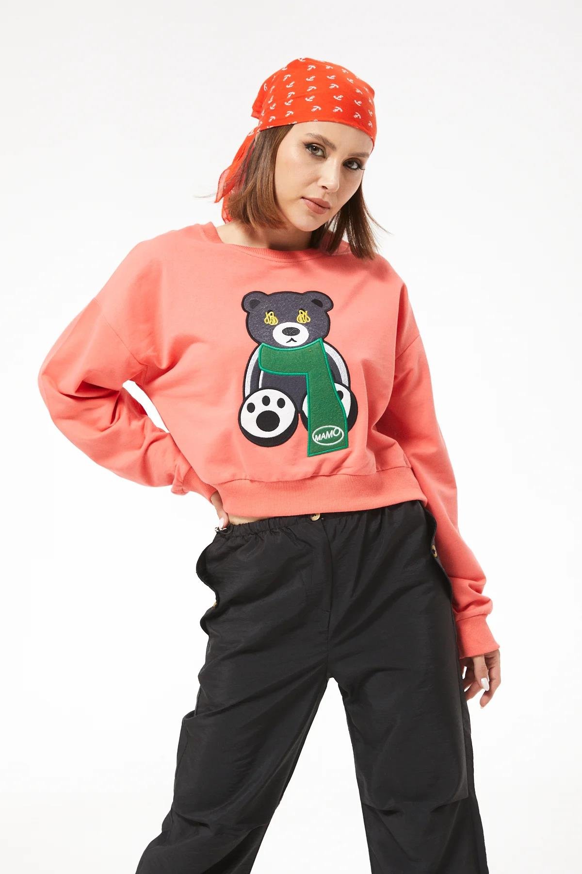 ZN5041 MercanGo Veform Sıfır Yaka Figürlü Kadın Kısa Sweatshirt Mercan ZN5041