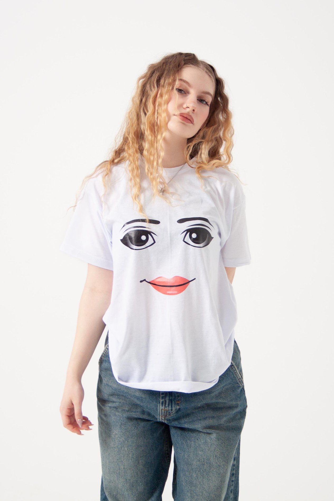 Beyaz Roblox Yüz Regular Fit Tişört