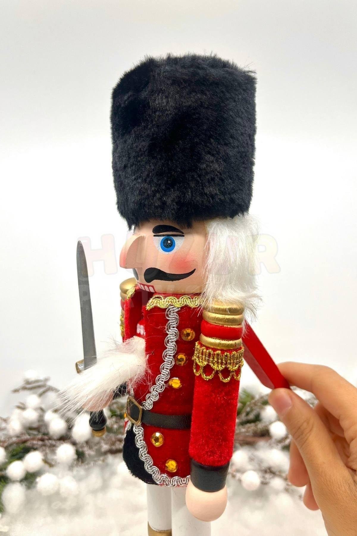 30 Cm Kılıçlı Fındıkkıran Kırmızı Renkli Kurşun Asker Kadife Kıyafetli Nutcracker Yılbaşı Dekoru