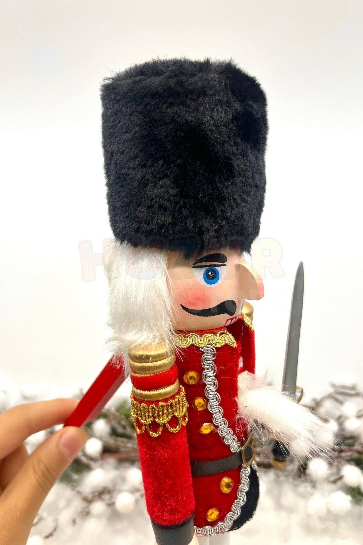 30 Cm Kılıçlı Fındıkkıran Kırmızı Renkli Kurşun Asker Kadife Kıyafetli Nutcracker Yılbaşı Dekoru