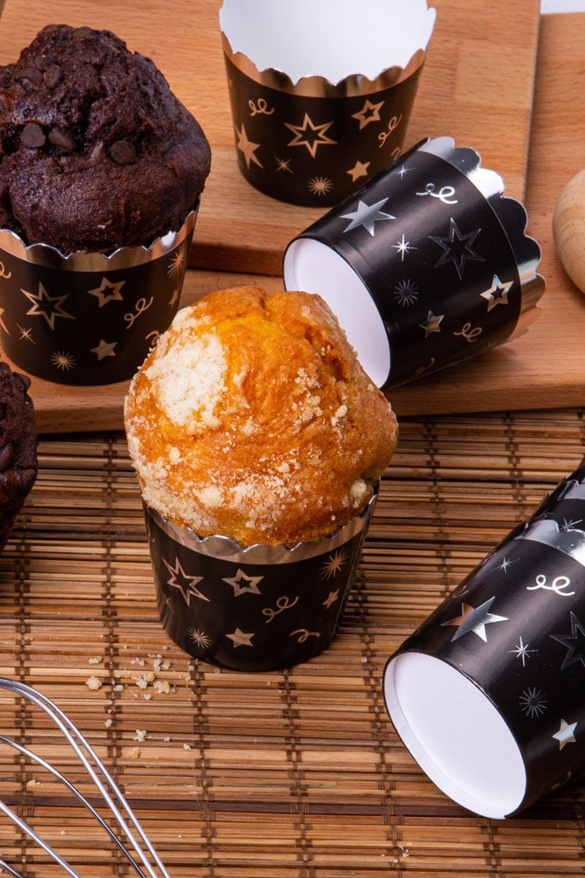 Gümüş Yaldızlı Siyah 12'li Kek Kalıbı Yıldız Konfeti Detaylı Fırında Dağılmayan 6.5x5 Cm Muffin