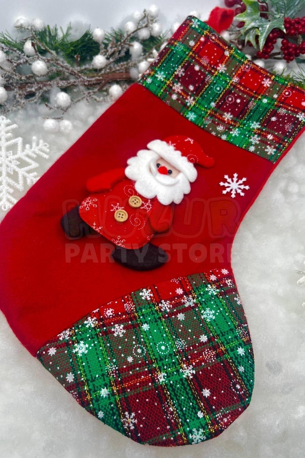 Noel Baba Yılbaşı Peluş Çorap 40x33 Cm Kırmızı Yeşil Ekoseli Yeni Yıl Çam Ağacı Asmalık Asılan Süs