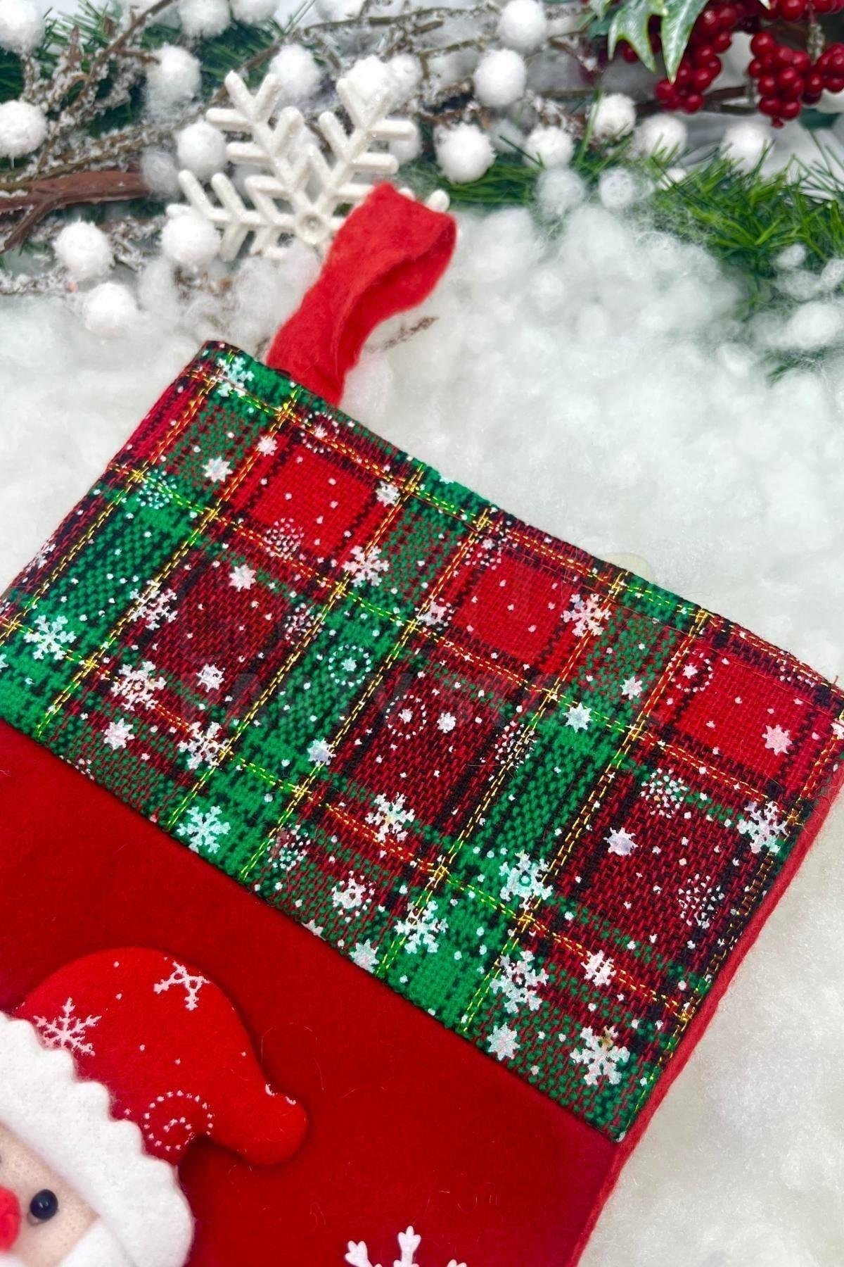 Noel Baba Yılbaşı Peluş Çorap 40x33 Cm Kırmızı Yeşil Ekoseli Yeni Yıl Çam Ağacı Asmalık Asılan Süs