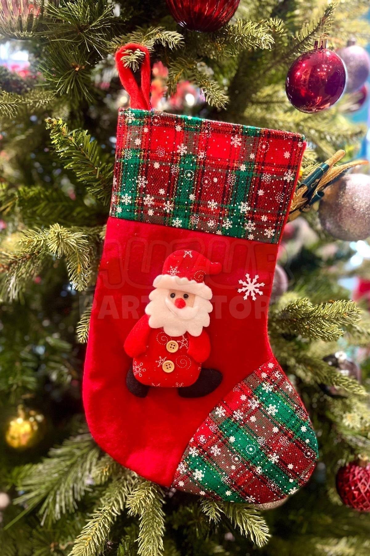 Noel Baba Yılbaşı Peluş Çorap 40x33 Cm Kırmızı Yeşil Ekoseli Yeni Yıl Çam Ağacı Asmalık Asılan Süs