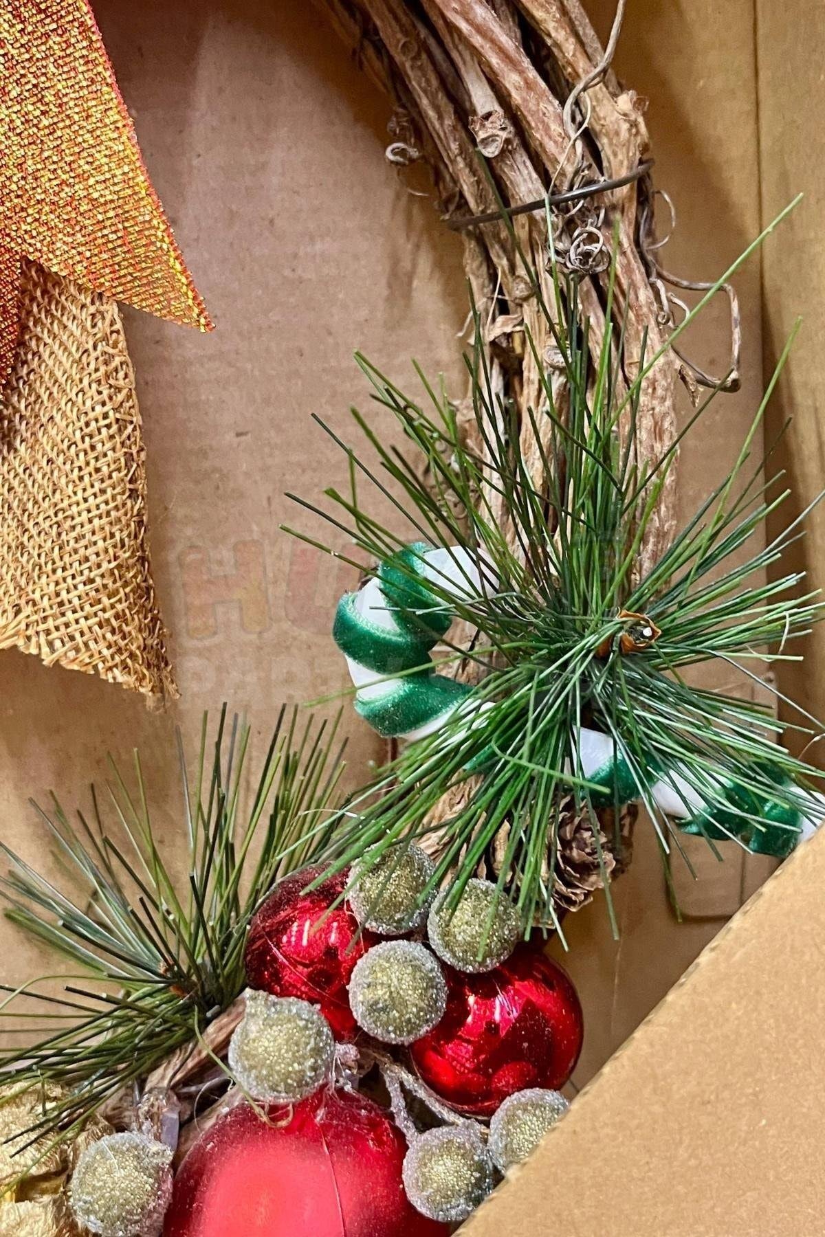 Yılbaşı Kapı Süsü 33x36 Cm Yeni Yıl Karşılama Dekoru Christmas Çelengi Kapı Çiçeği Dekoratif Fiyonk