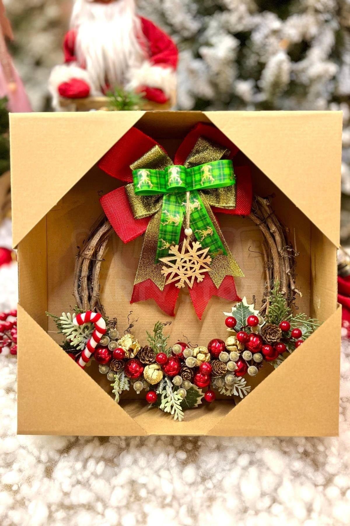 Yılbaşı Kapı Süsü 33x36 Cm Yeni Yıl Karşılama Dekoru Christmas Çelengi Kapı Çiçeği Dekoratif Fiyonk